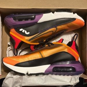 NIKE AIR MAX 2090 MENS SIZE 9